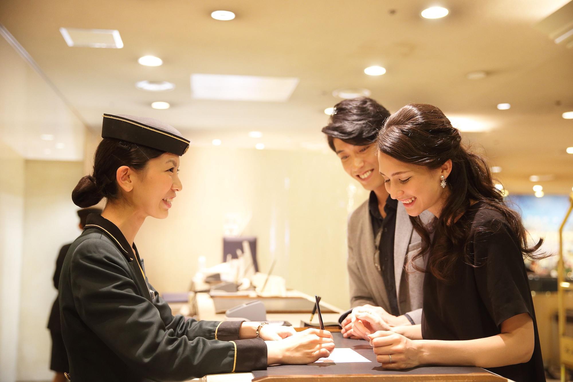 Hotel New Otani Hakata Fukuoka  Buitenkant foto A Korean hotel concierge