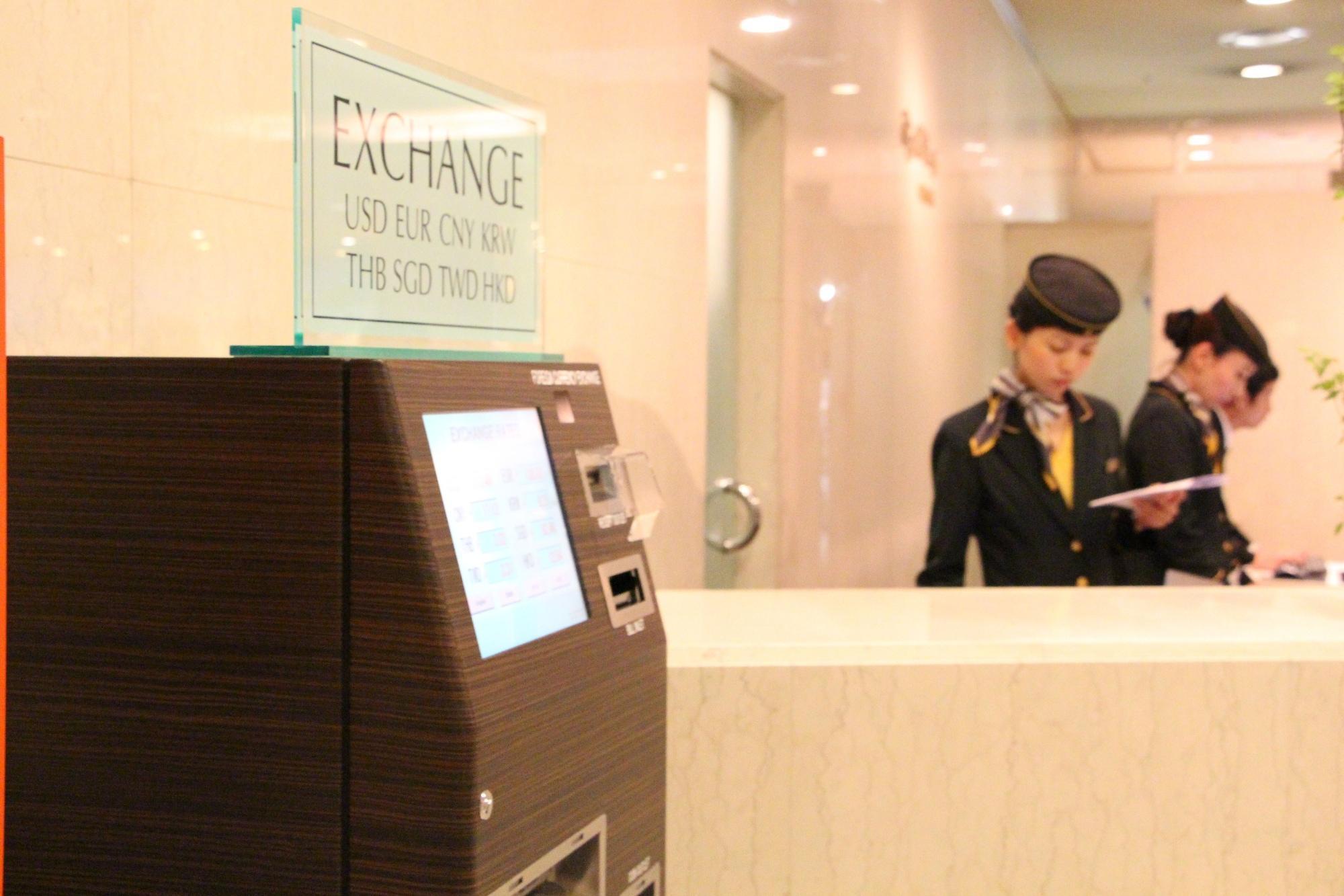 Hotel New Otani Hakata Fukuoka  Buitenkant foto The new check-in counter at the airport