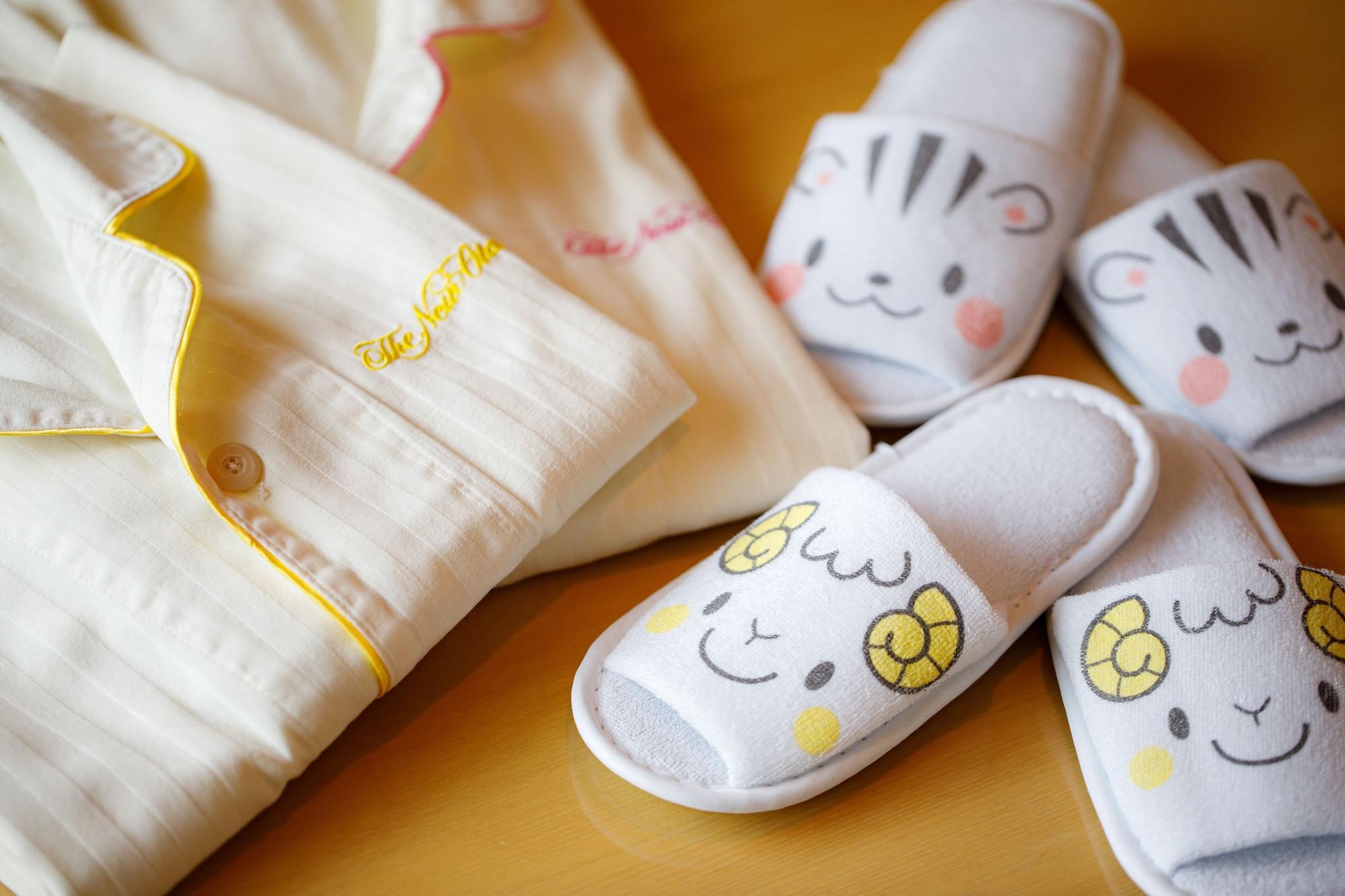 Hotel New Otani Hakata Fukuoka  Buitenkant foto Maneki-neko slippers